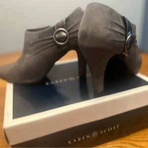 Karen Scott gray suede 3 1/2 inch booties